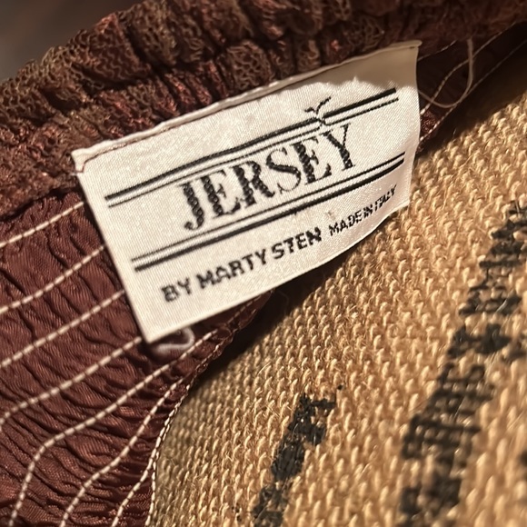 Vintage Brown lace skirt, in great condition with diamond pattern. - Picture 3 of 3